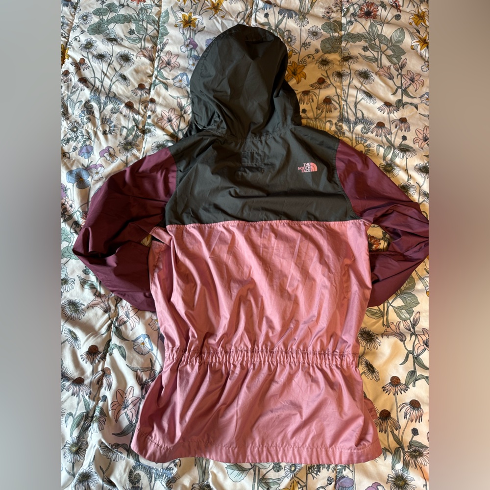 The North Face Pink and Black Jacket women’s size small. - Picture 10 of 10